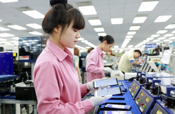 베트남 타이응웬성의 삼성 스마트폰 생산라인. 코로나19 영향으로 올해 삼성베트남의 수출이 455억달러로 지난해보다 56억달러, 11% 줄어들 것으로 전망됐다. (사진=삼성베트남)