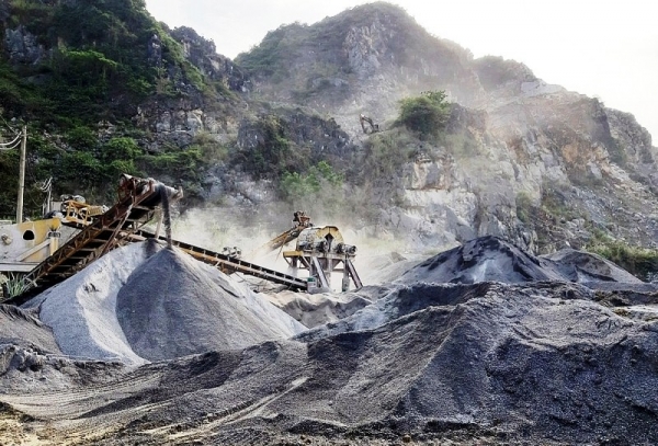 베트남 북중부 탄화성의 한 석재 채굴현장. (사진=nhandan)