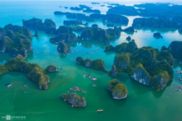 Lan Ha Bay seen from above. Photo by Pham Huy Trung