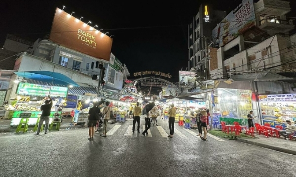 Phu Quoc night market with a small number of visitors during the National Day holiday on Sept. 2, 2023. Photo by Truong Phu Quoc