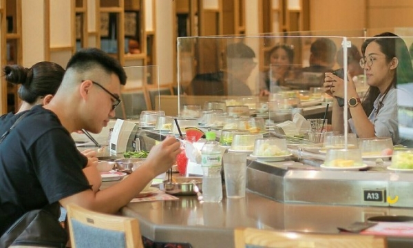 Customers dine in a Kichi Kichi restaurant, a brand of Golden Gate. Photo courtesy of the company